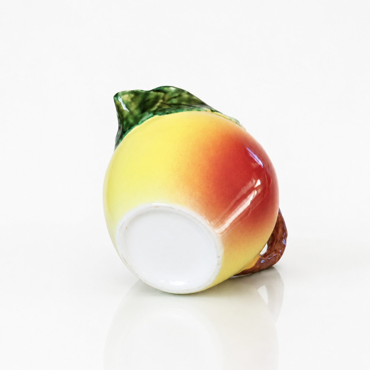 Carafe en barbotine forme de pomme What's