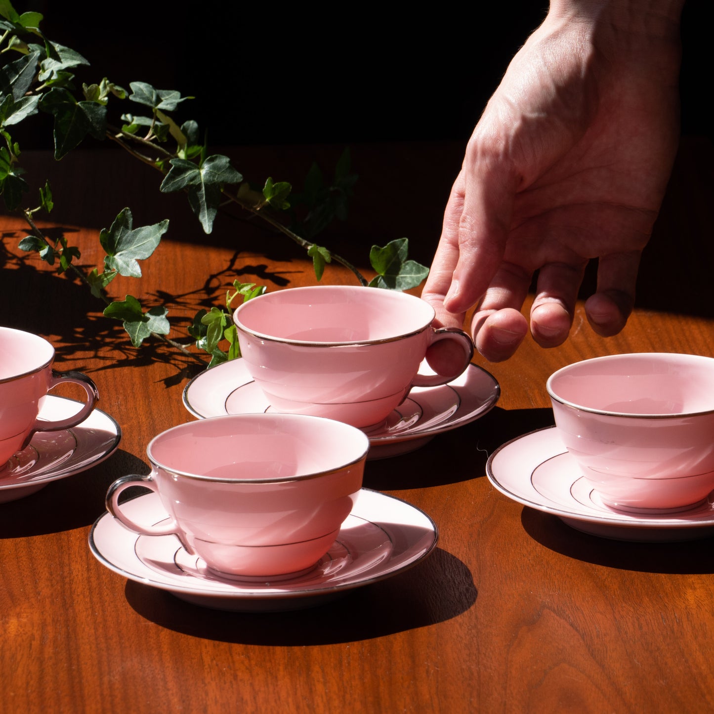 6 tasses en porcelaine Art Deco signées RGK