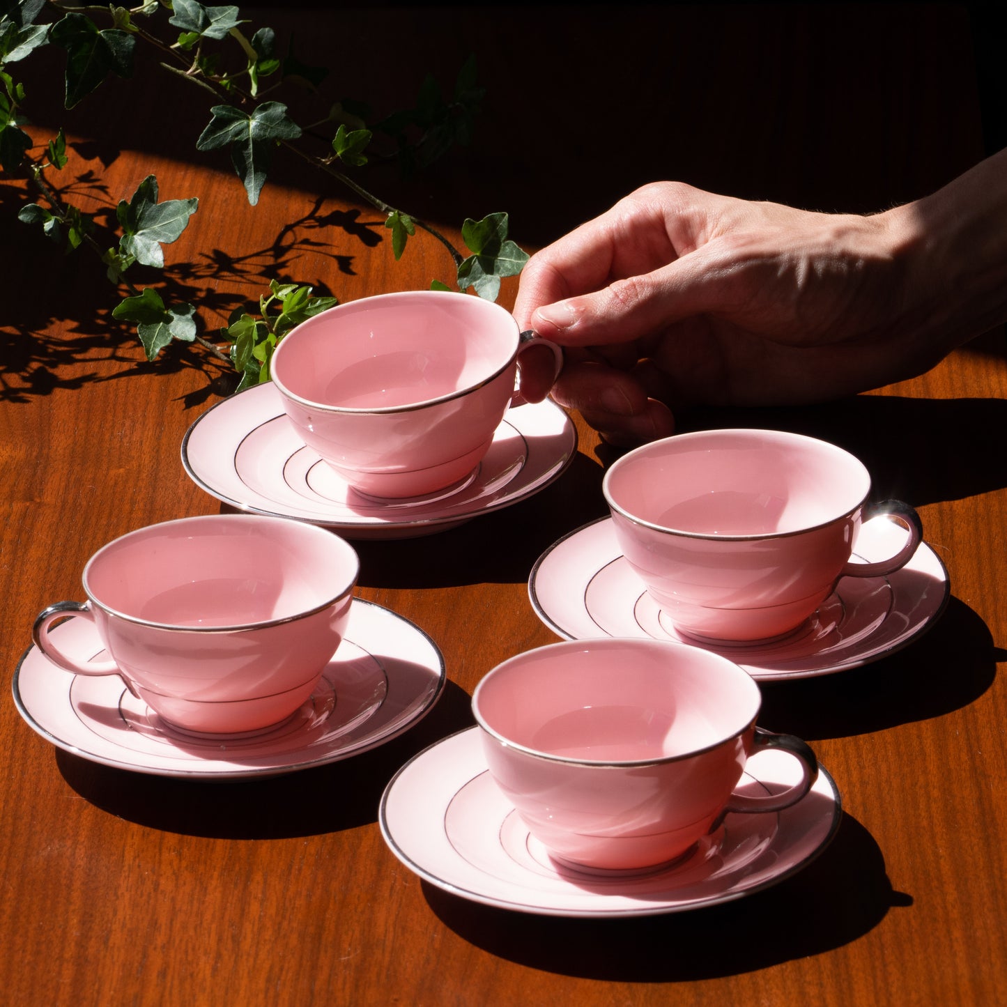 6 tasses en porcelaine Art Deco signées RGK