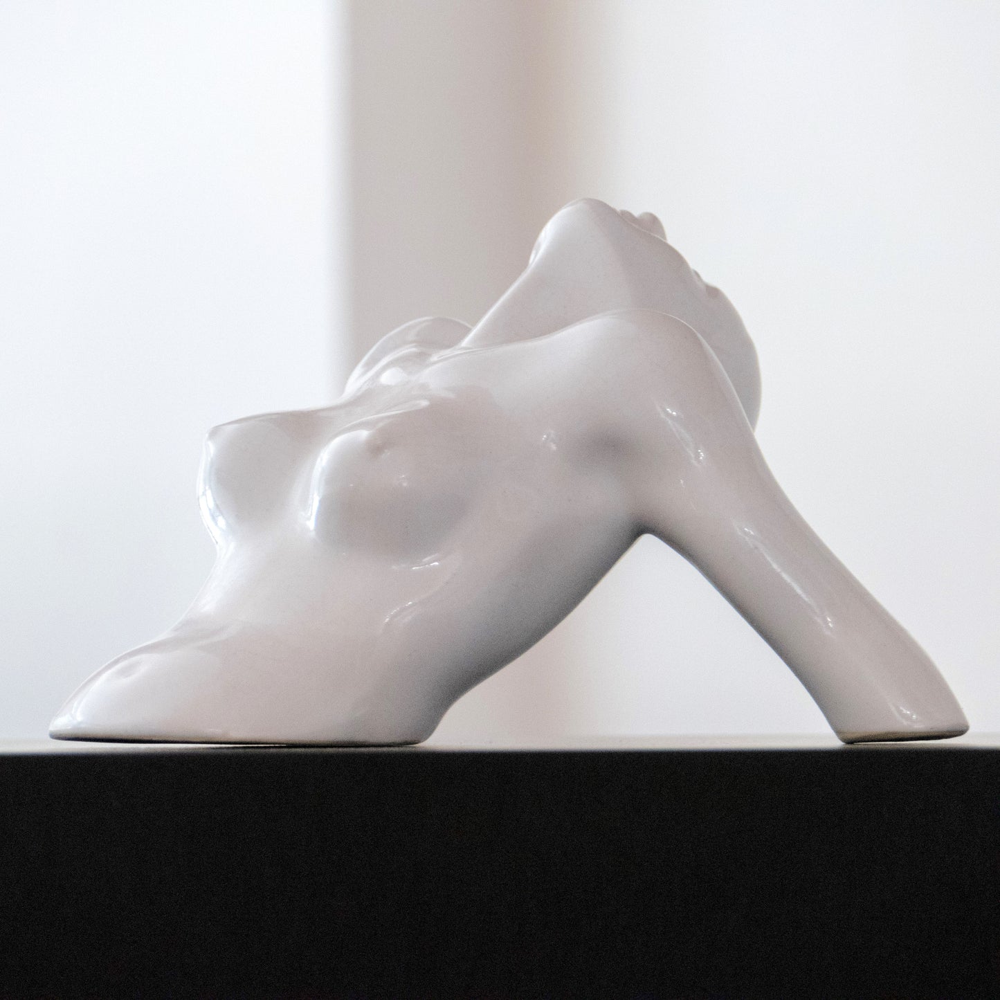 Buste de femme allongée en faïence