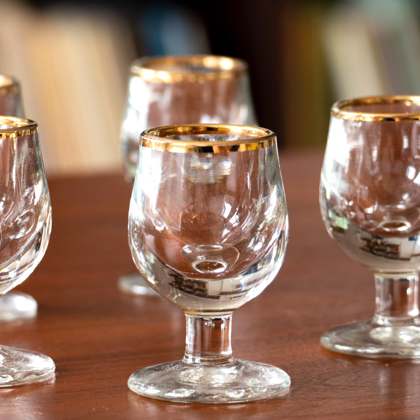 6 verres à liqueur en cristal et liseré or