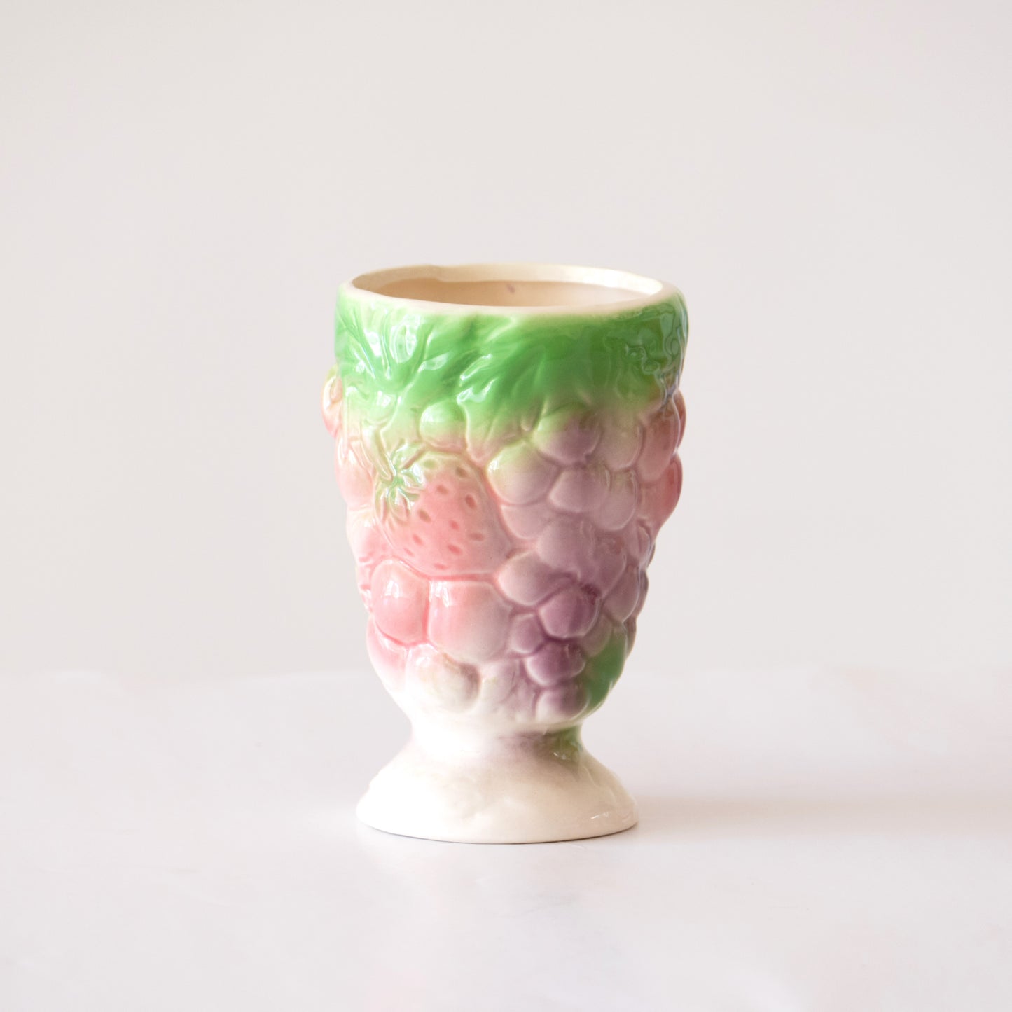 Service à mazagrans en barbotine fruits