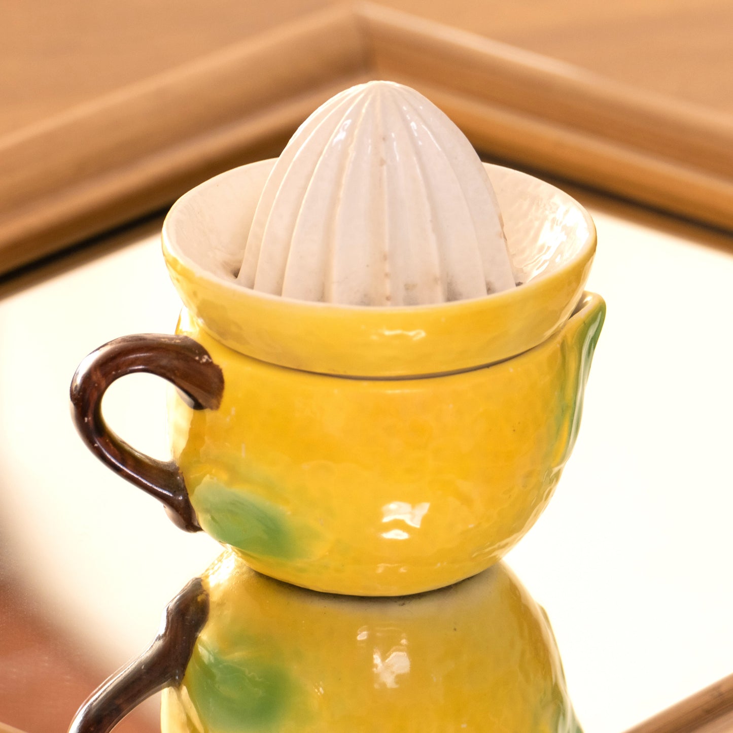 Tasse presse-agrume en barbotine citron