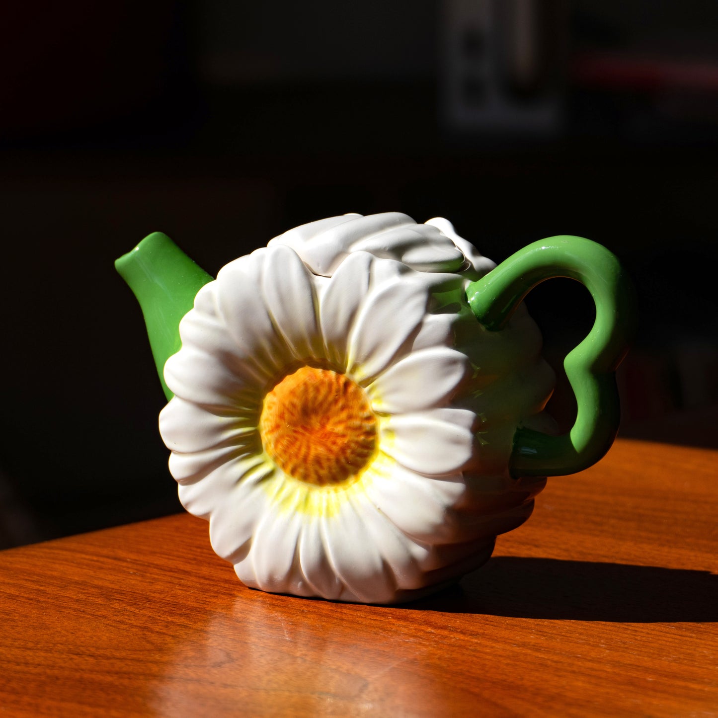 Théière en barbotine marguerite