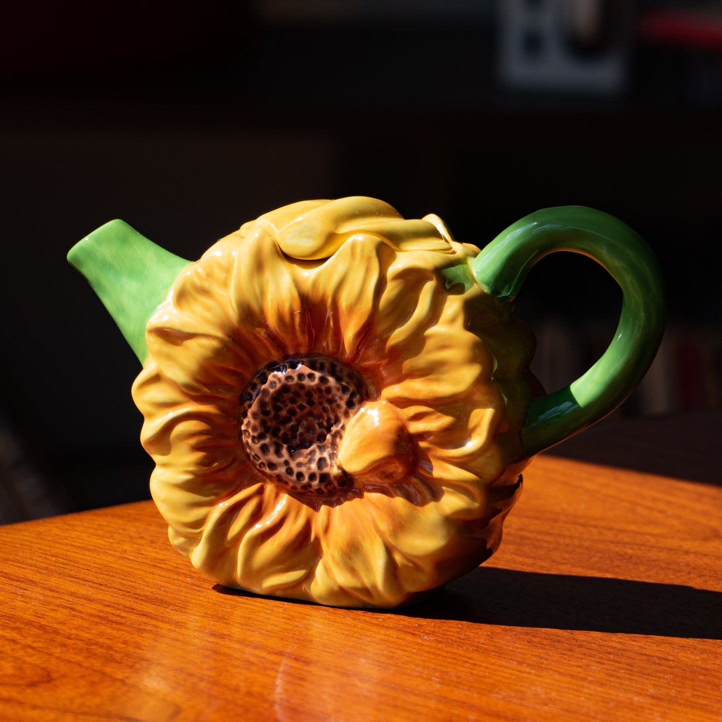 Théière en barbotine tournesol