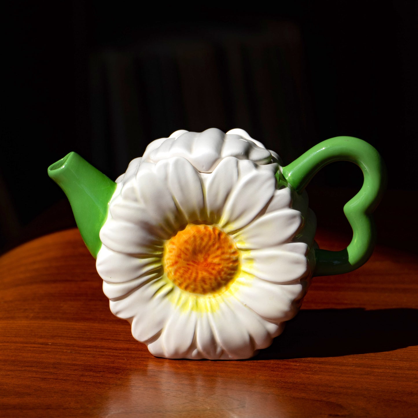 Théière en barbotine marguerite