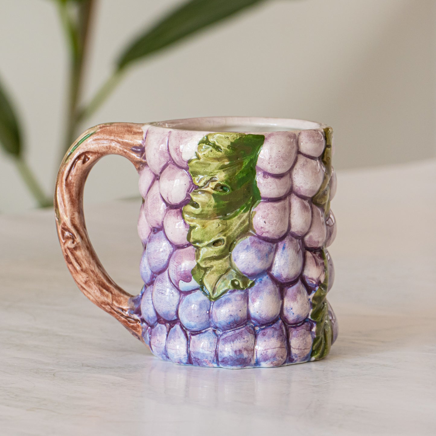 4 grandes tasses en barbotine raisin Bassano