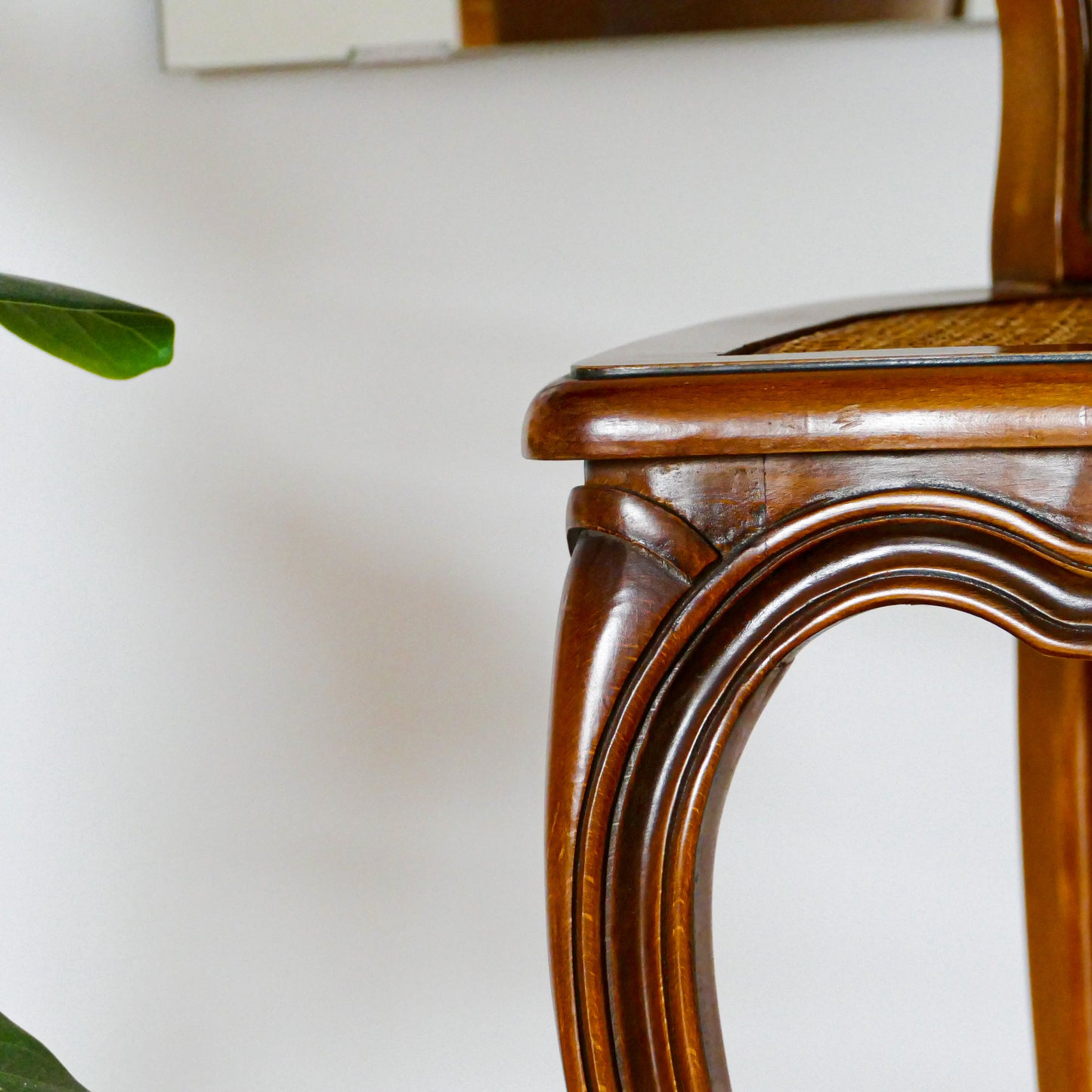 Chaise Louis XV hêtre massif et cannage