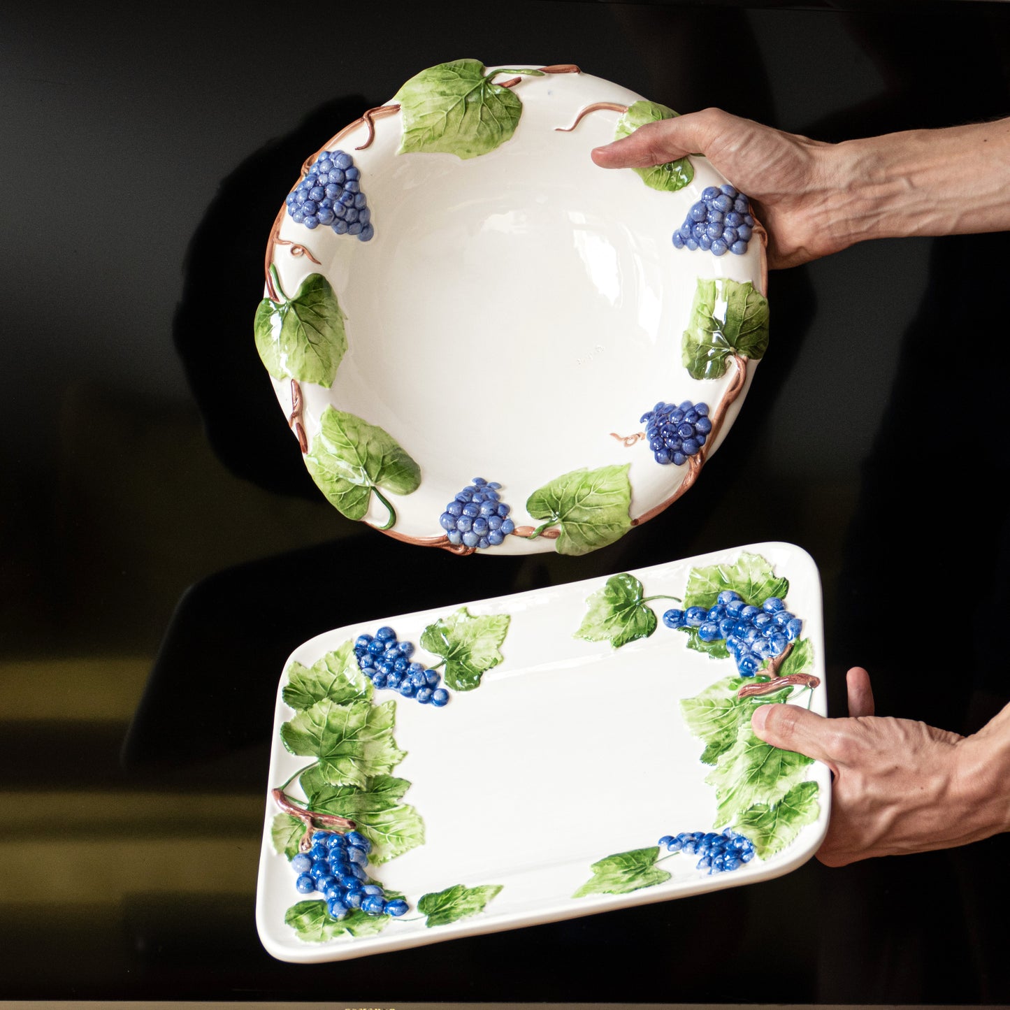 Plat creux en barbotine raisin feuilles de vigne