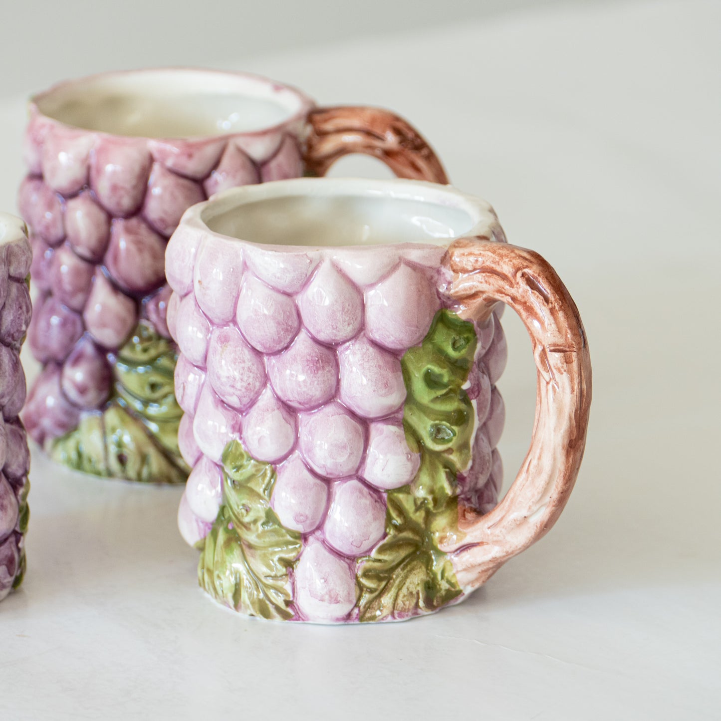 4 grandes tasses en barbotine raisin Bassano