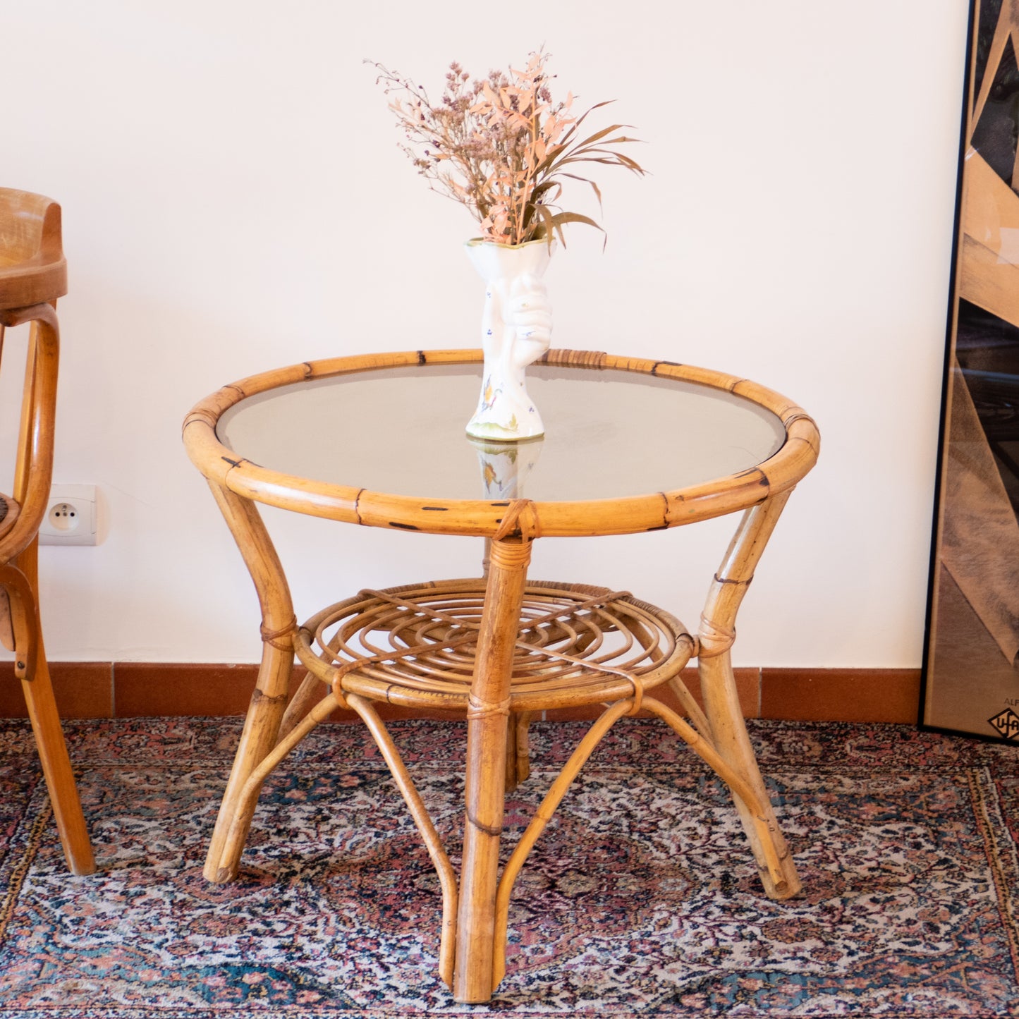 Table basse en rotin et verre fumé