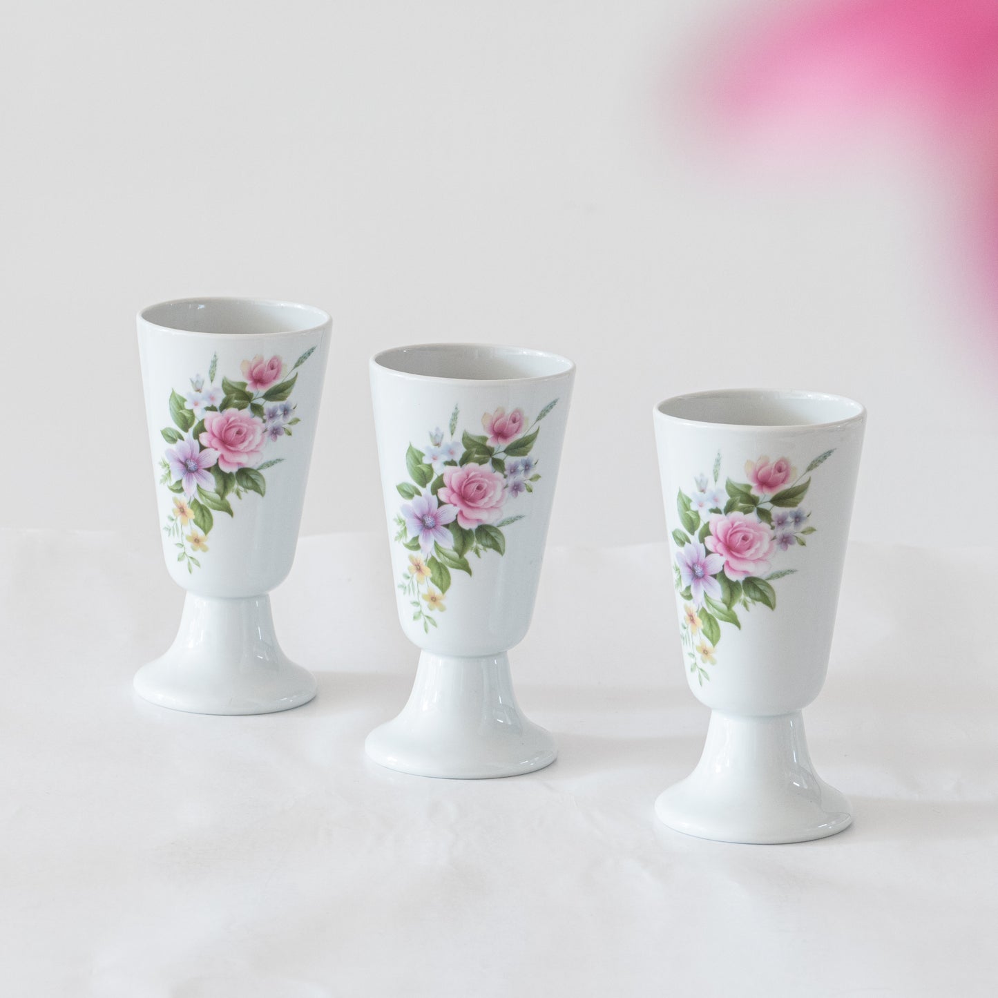 3 mazagrans fleuris en porcelaine CNP Vierzon