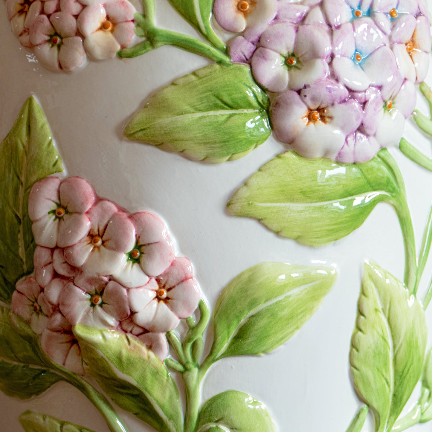 Grande lampe Chaumette barbotine hortensia