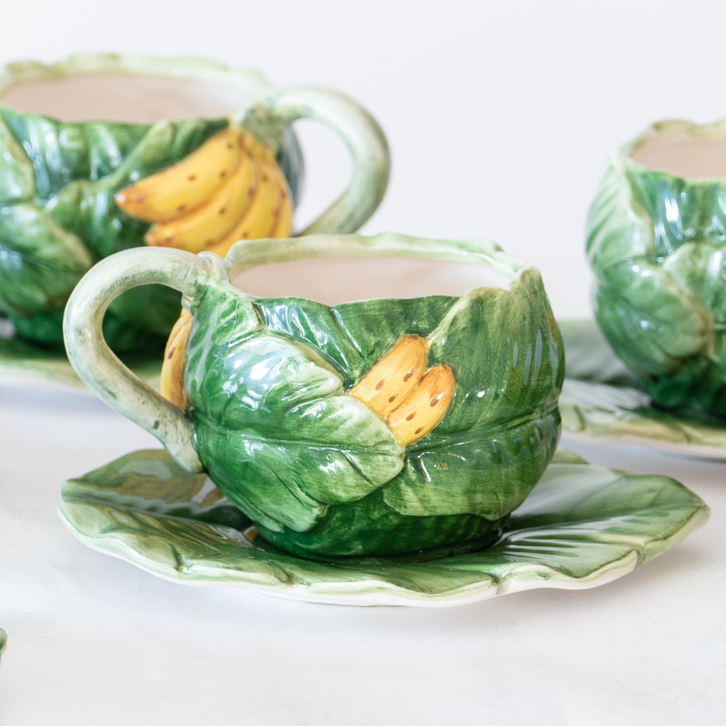 6 tasses + coupelles en barbotine banane