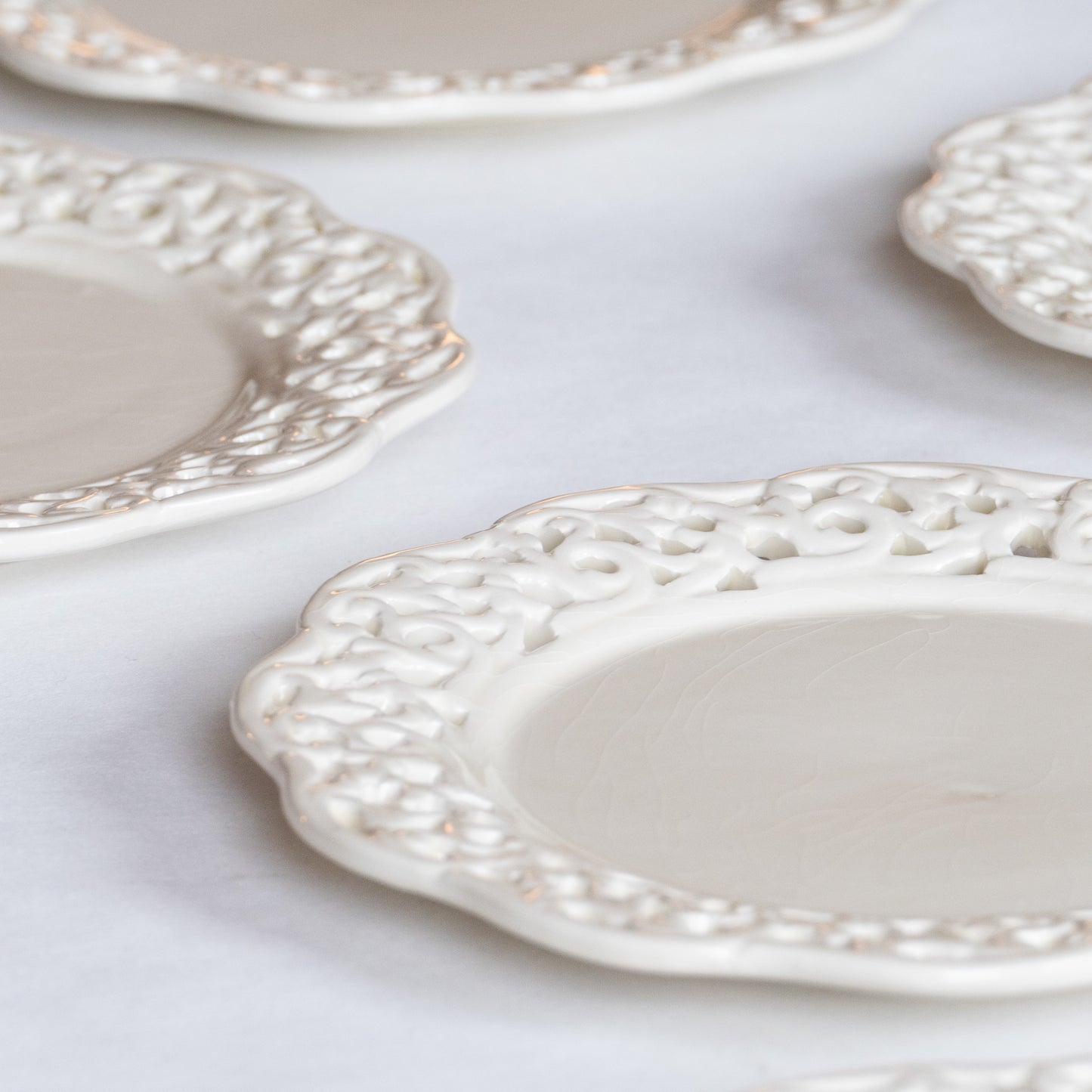 6 assiettes à dessert - céramique ajourée dentelle