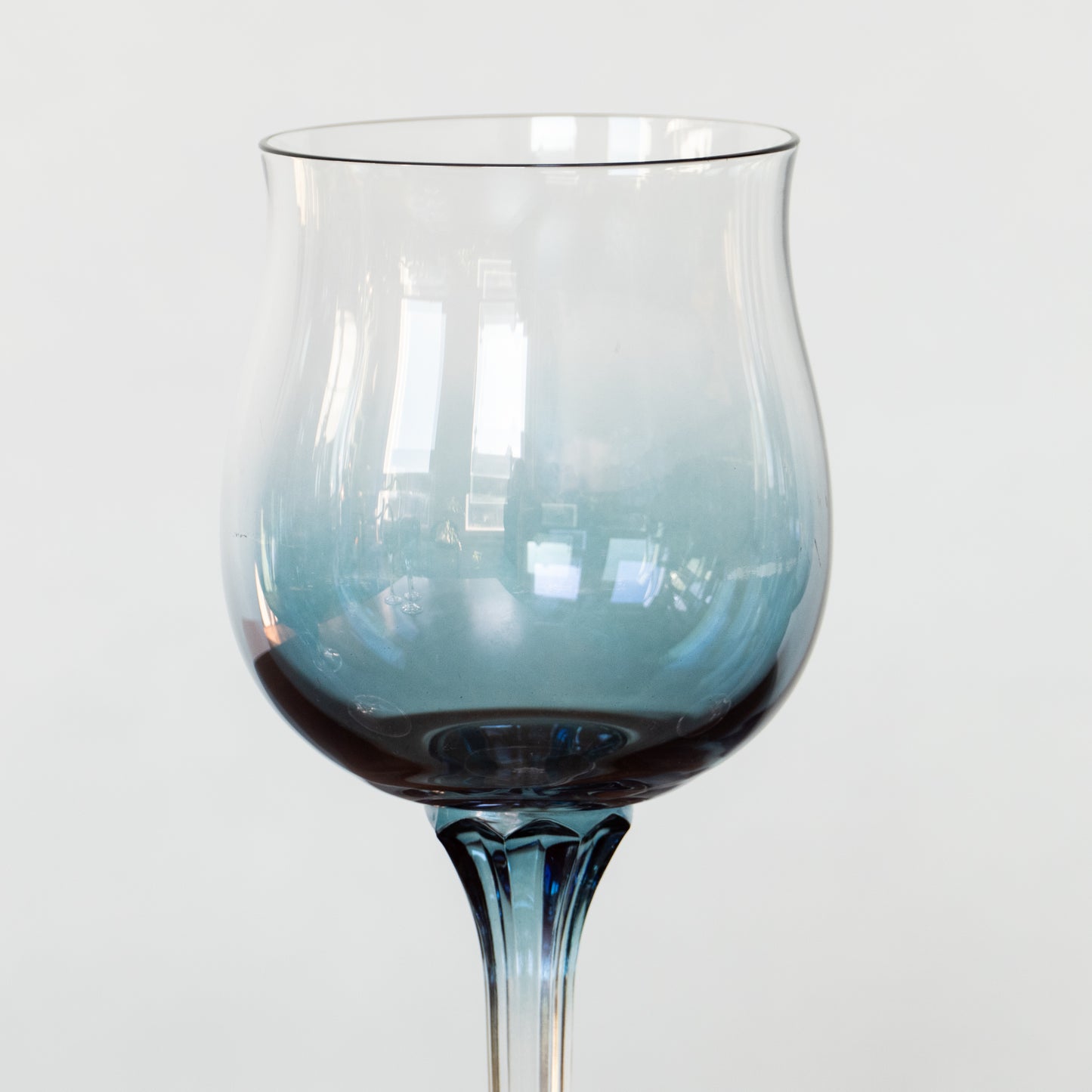 7 grands verres en cristal dégradé de bleu