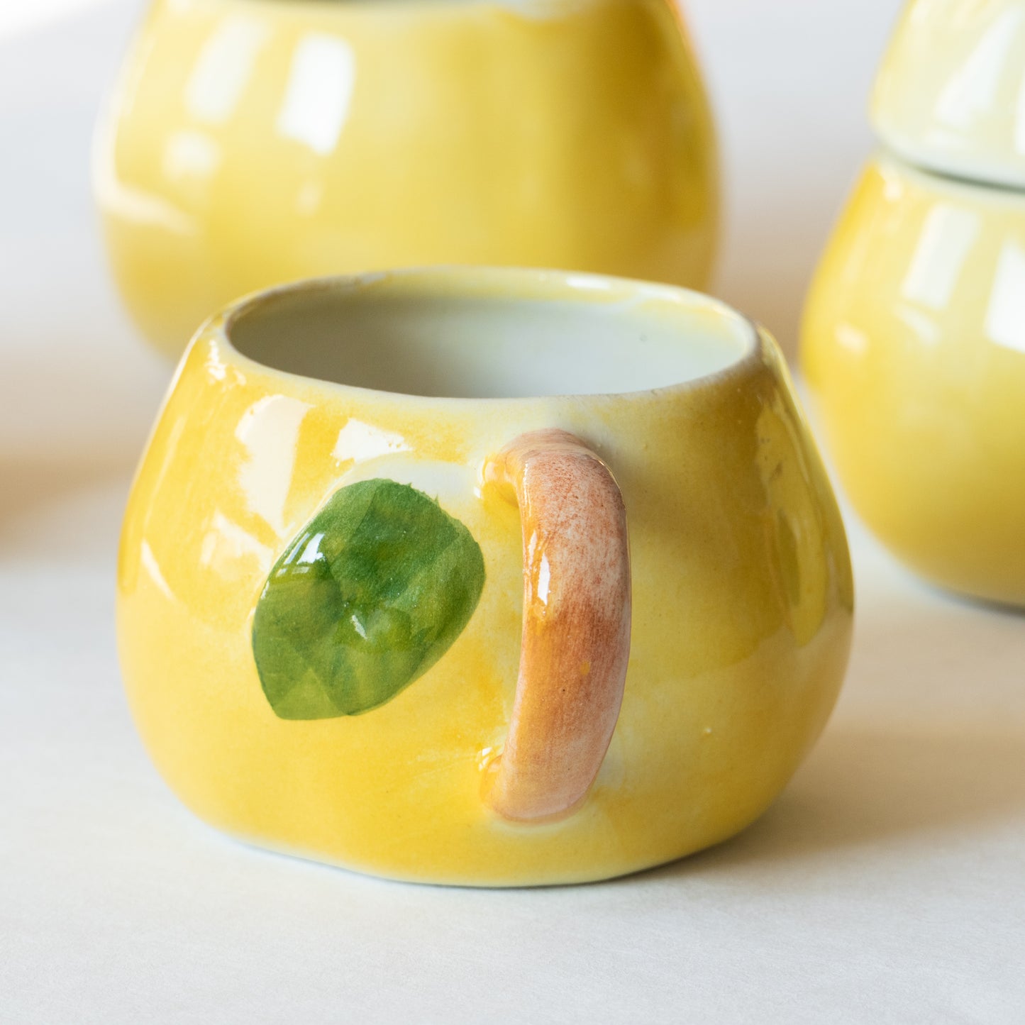 Service à café en barbotine poire