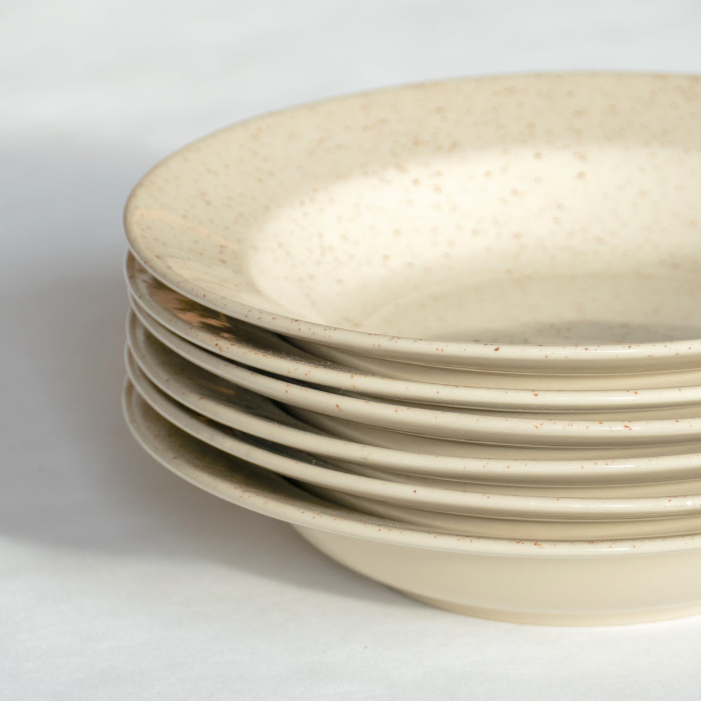 6 assiettes creuses en grès moucheté