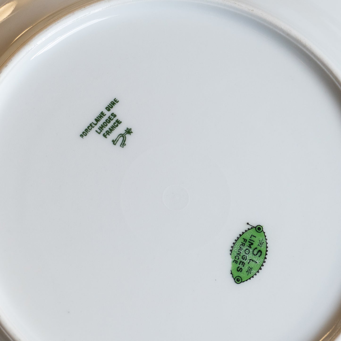 8 assiettes plates en porcelaine de Limoges