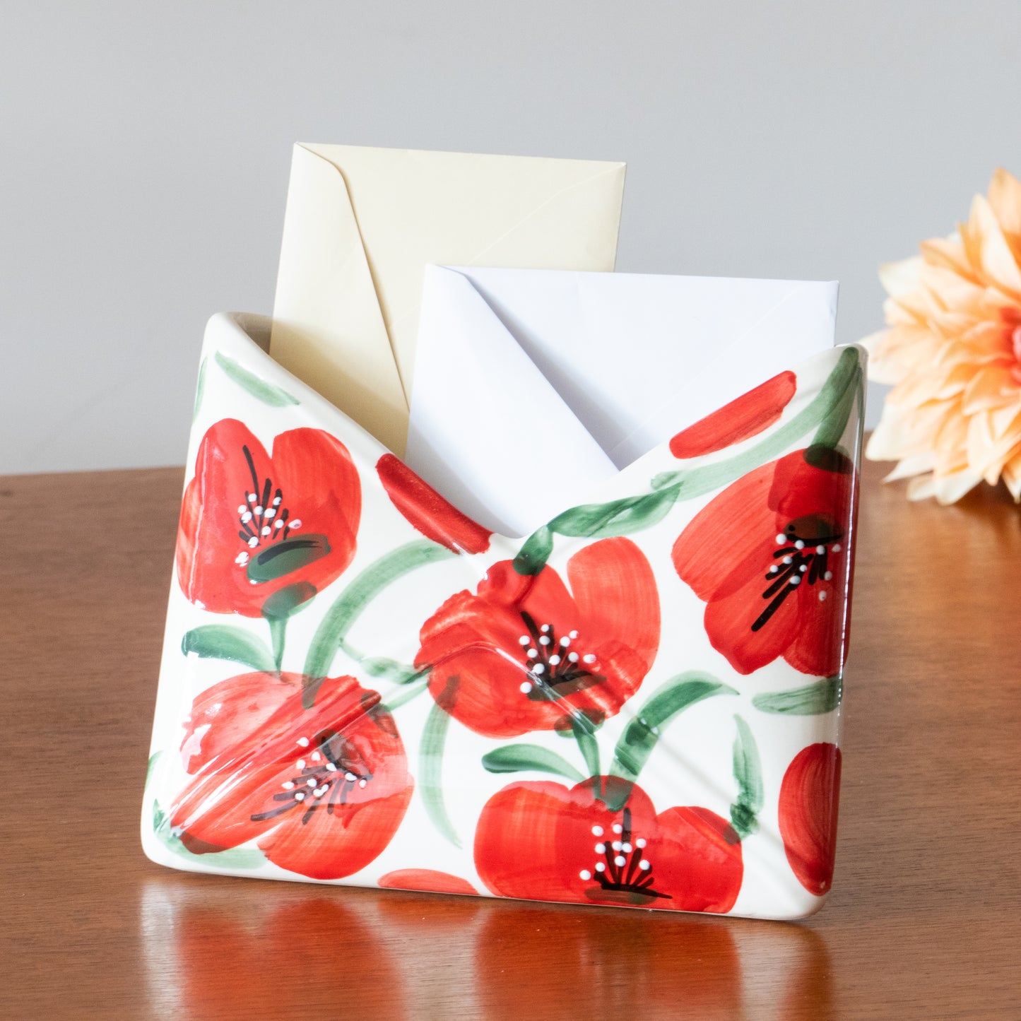 Porte-courrier coquelicots peint à la main