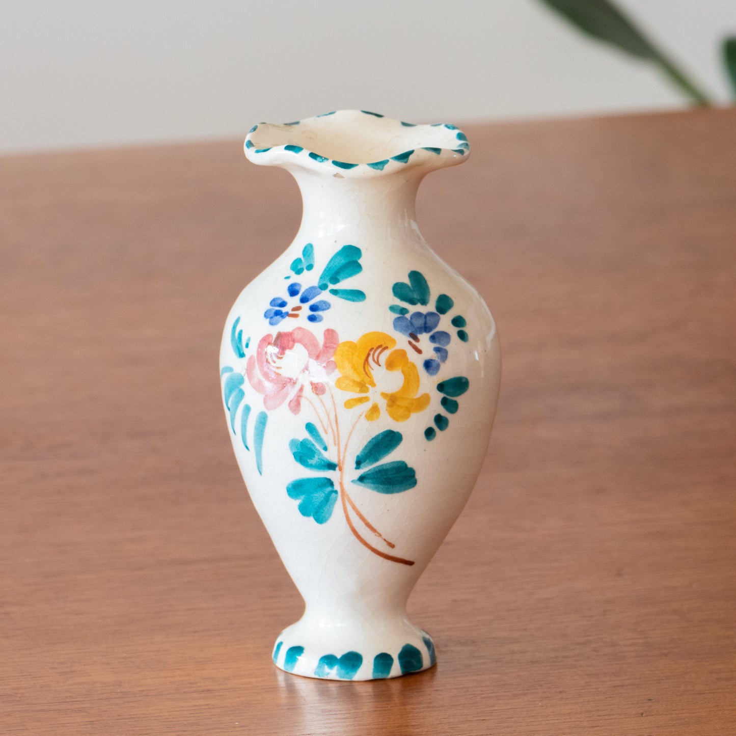 4 petits vases peints à la main