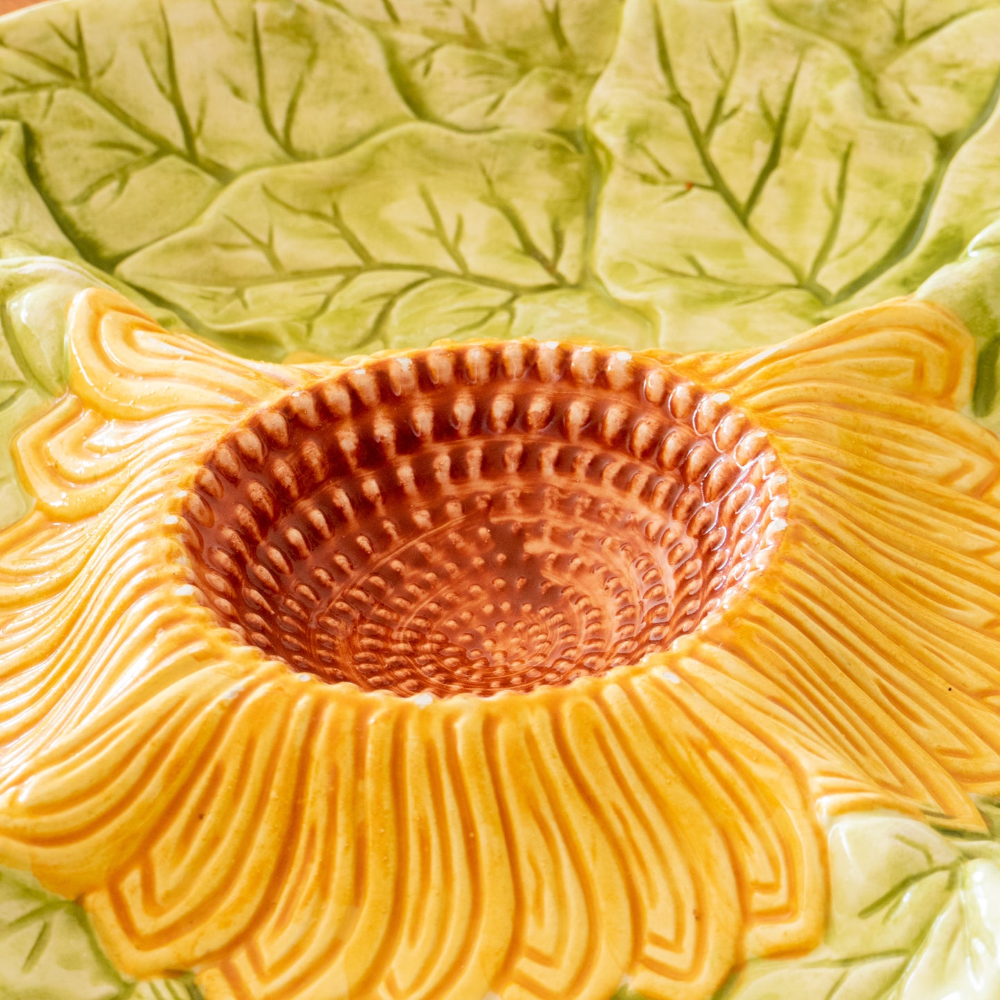 Grand plat apéritif en barbotine tournesol