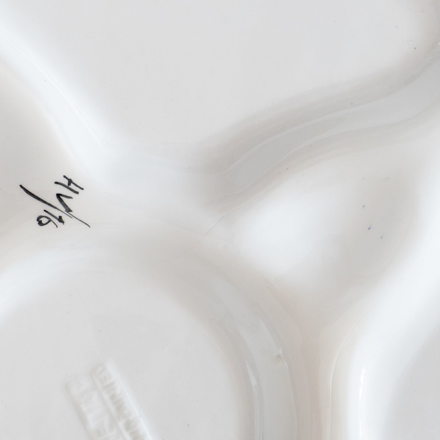 Grand plat mendiant fleuri peint à la main