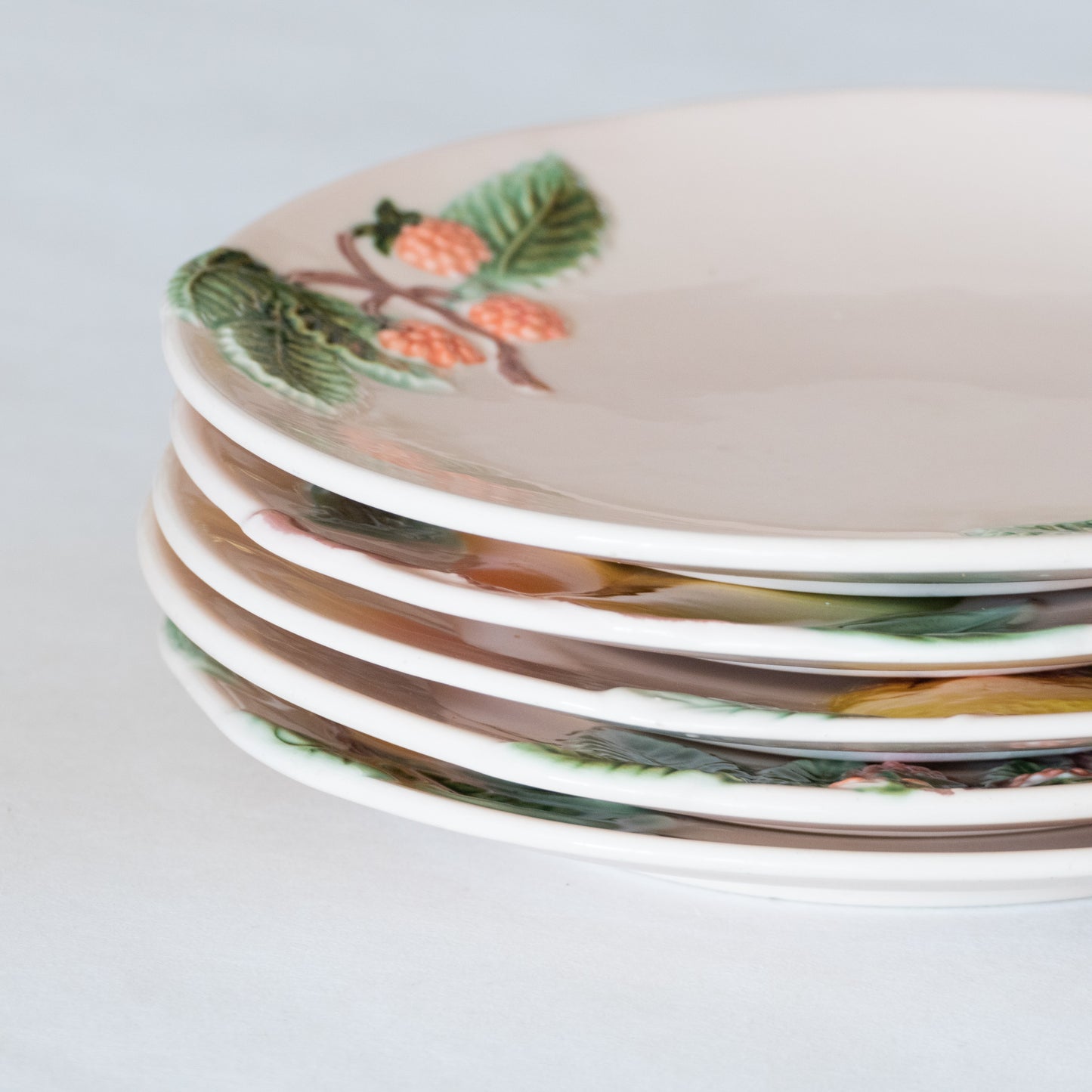 5 assiettes en barbotine fruits St Clément