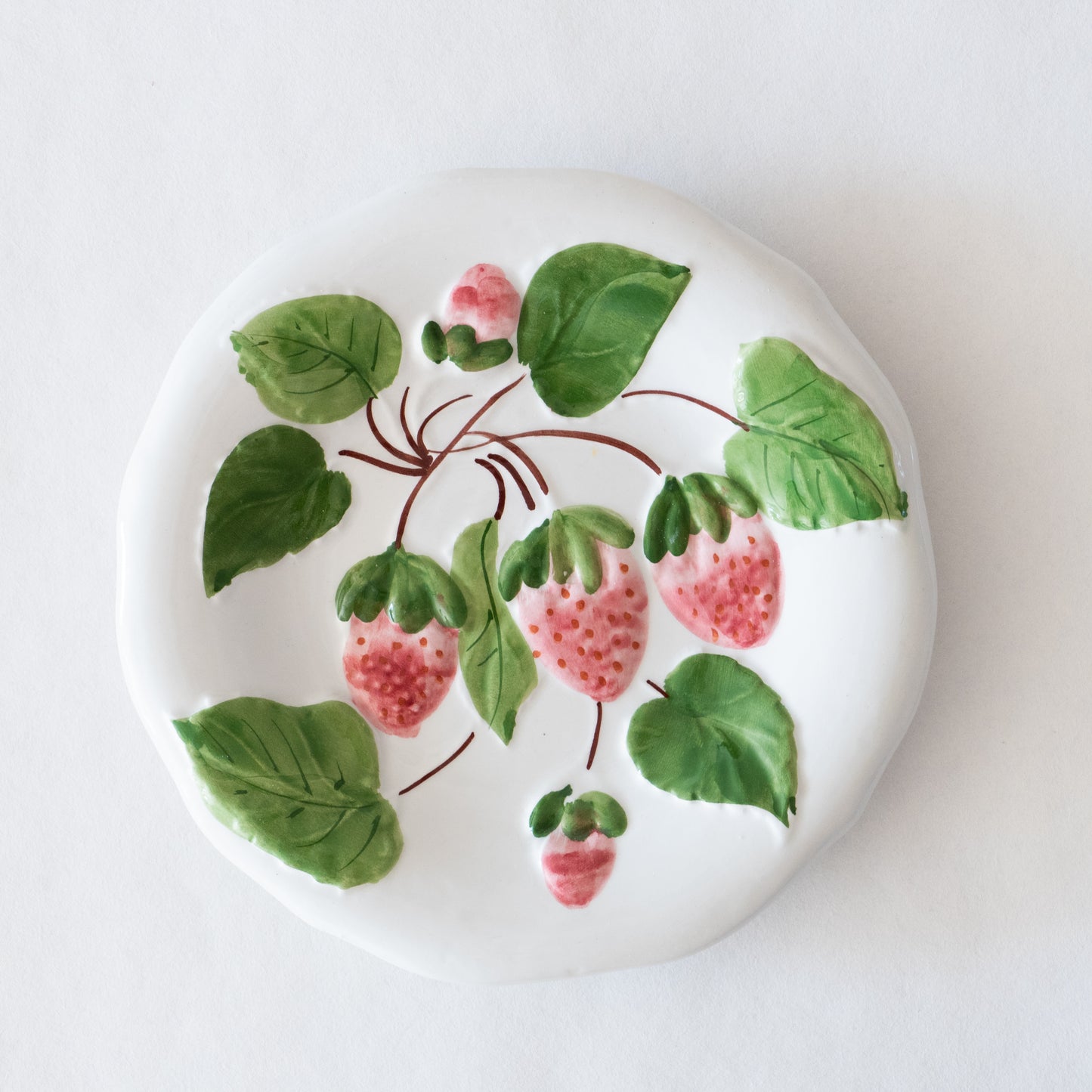 4 assiettes en barbotine fruits