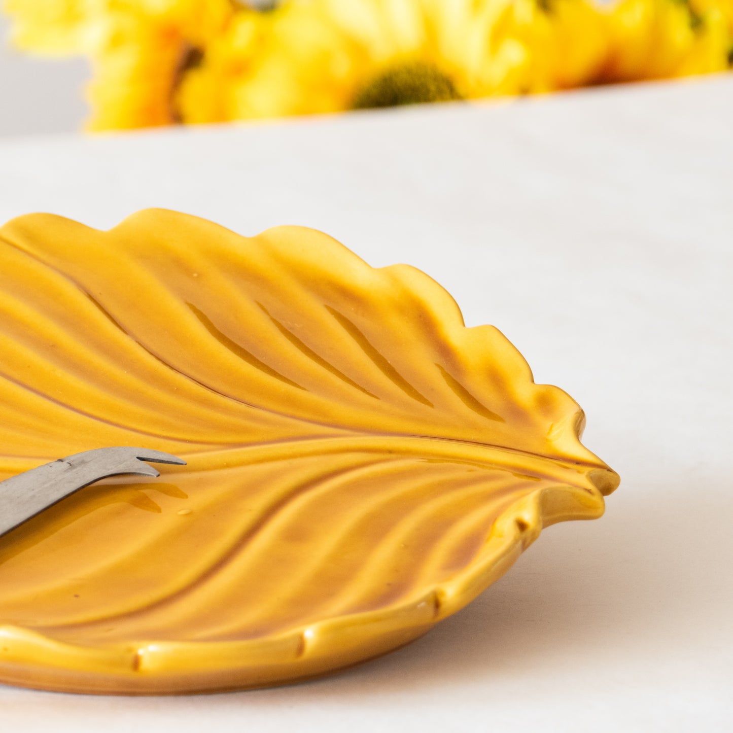 Plateau à fromage feuille et son couteau en céramique