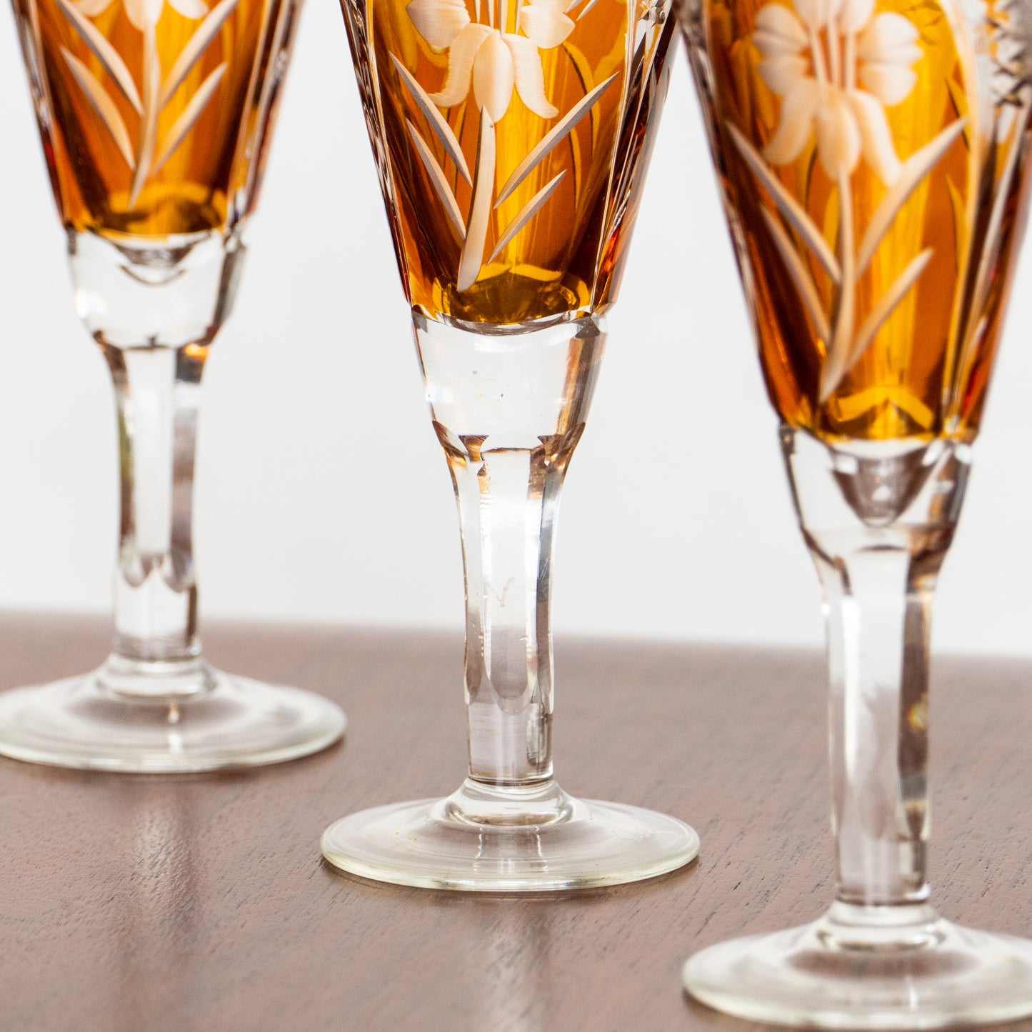 4 flûtes en cristal Julia Glassworks décor fleuri