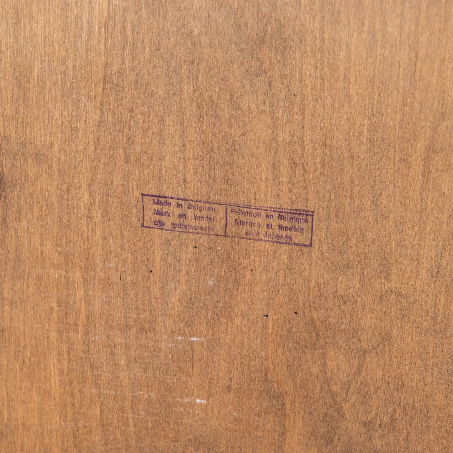 Grand miroir en bois chantourné doré