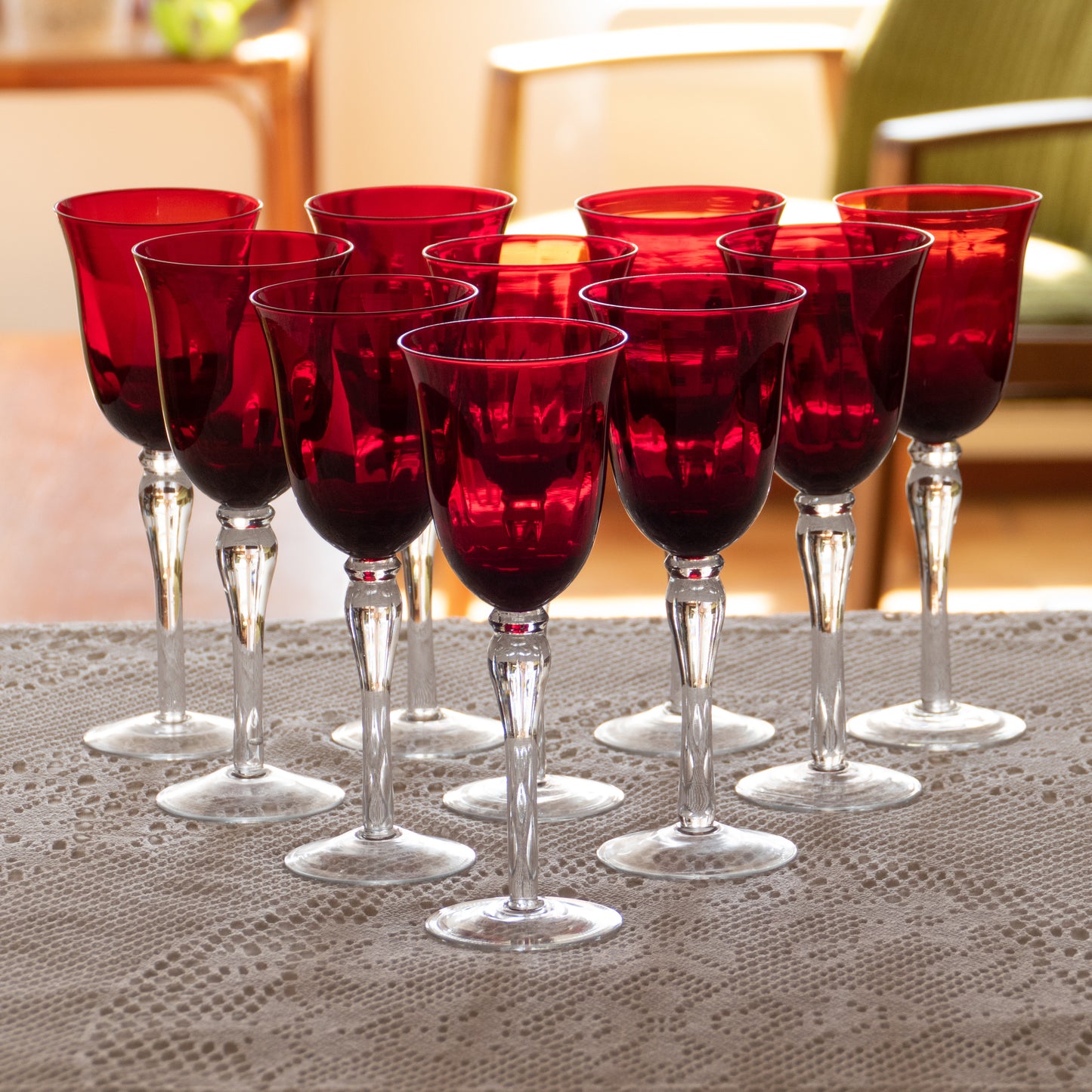 11 grands verres à pied au calice rubis