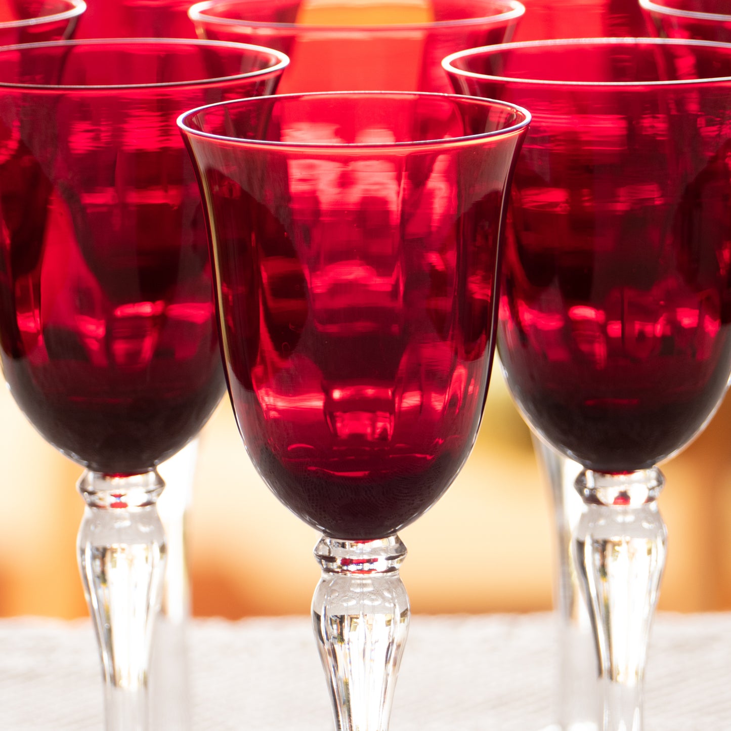 11 grands verres à pied au calice rubis