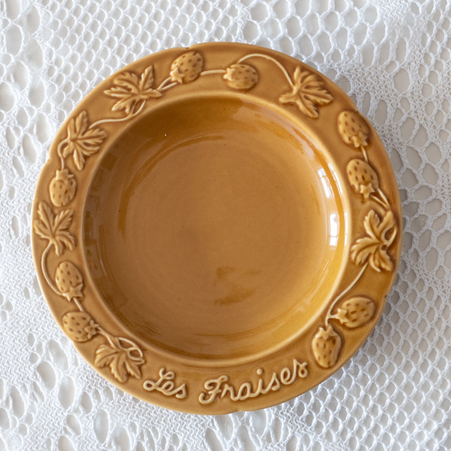 6 assiettes en barbotine multicolores A. Plavay