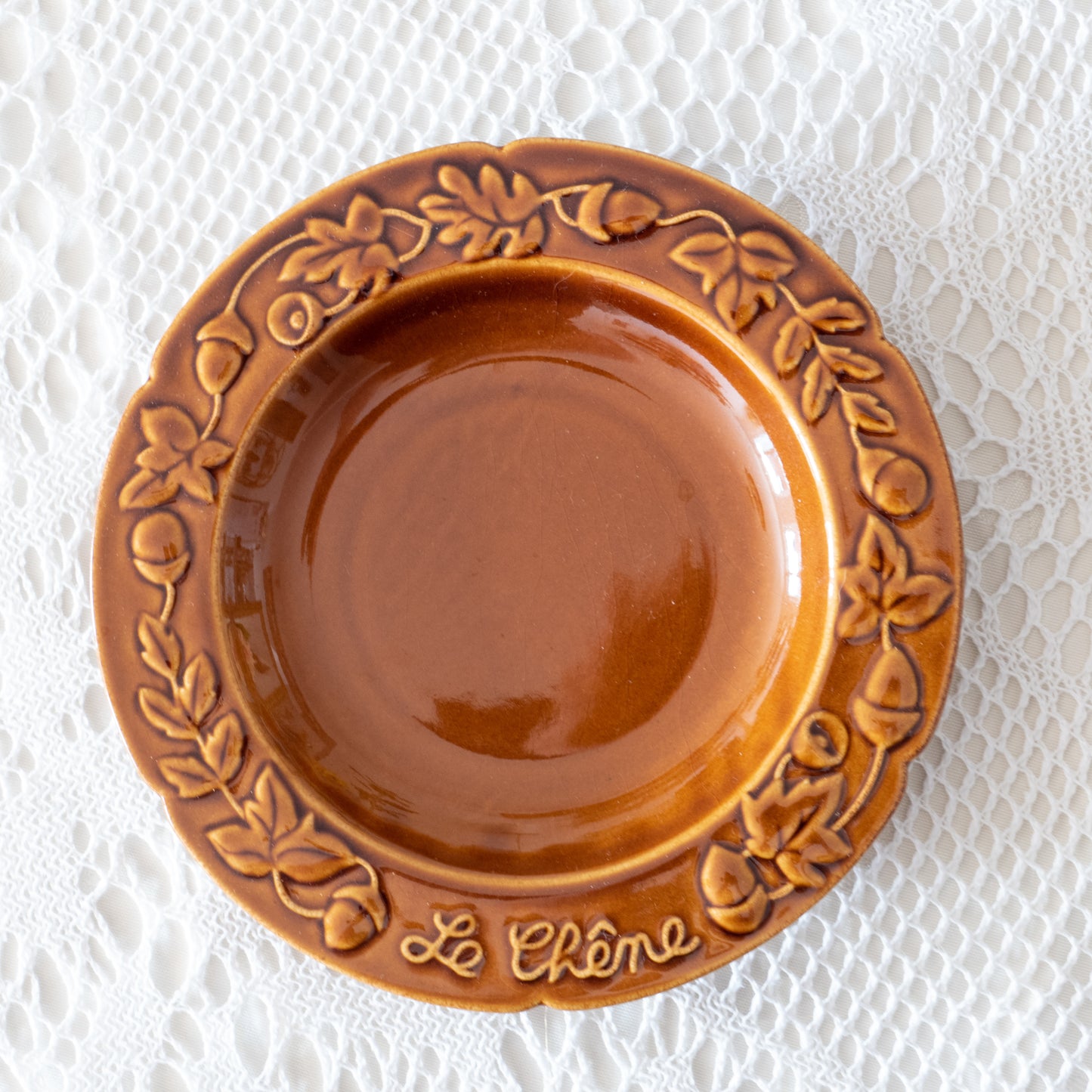 6 assiettes en barbotine multicolores A. Plavay