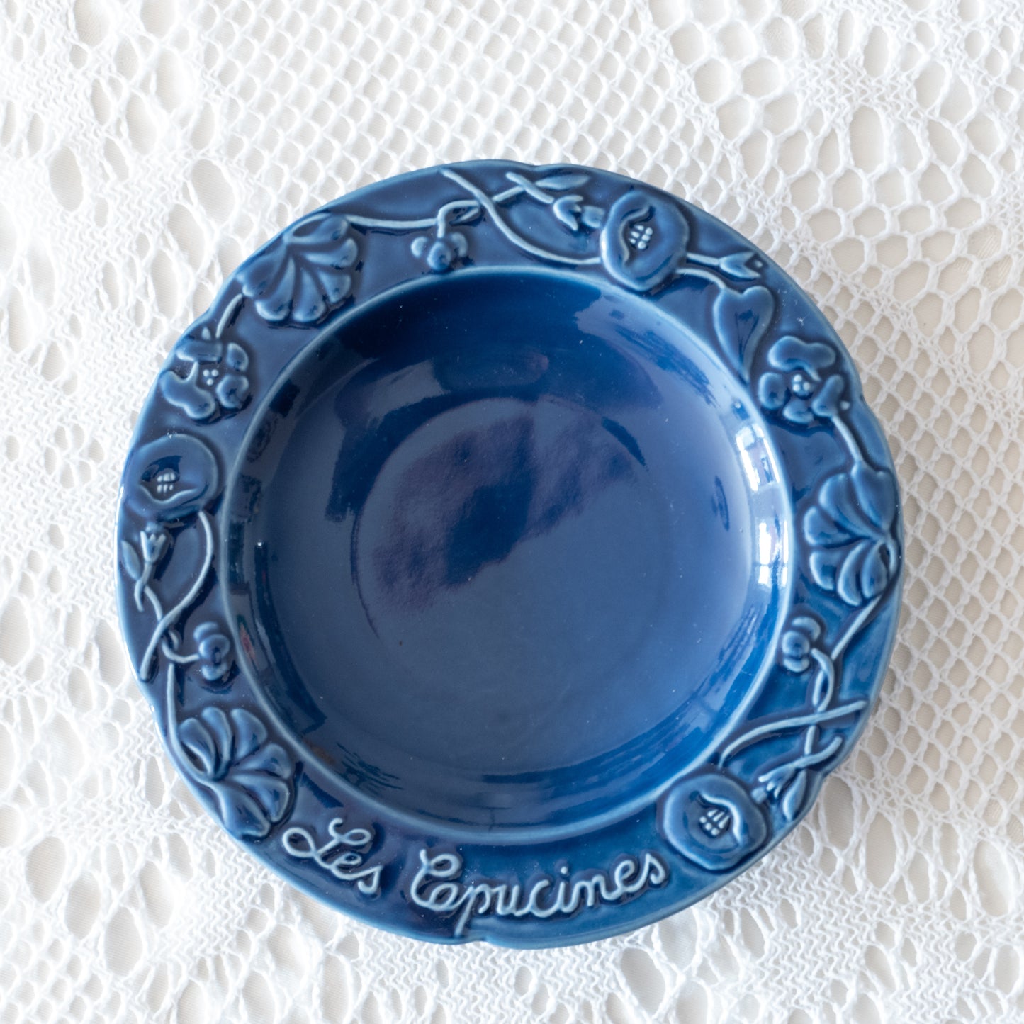 6 assiettes en barbotine multicolores A. Plavay