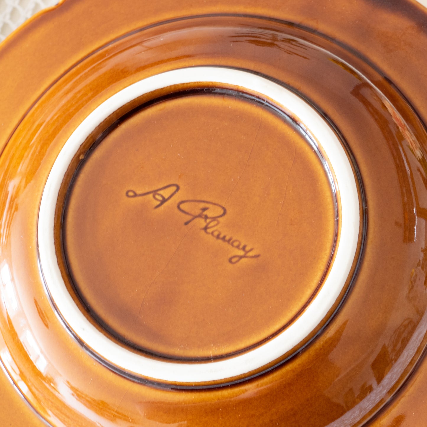 6 assiettes en barbotine multicolores A. Plavay