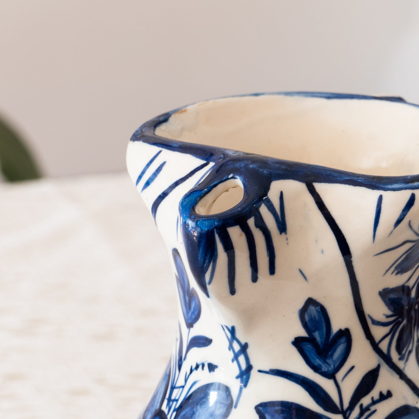 Grande carafe ancienne peinte à la main - fleurie