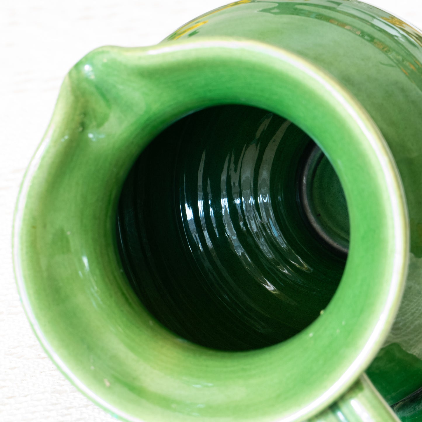 Grande carafe émaillée vert sapin