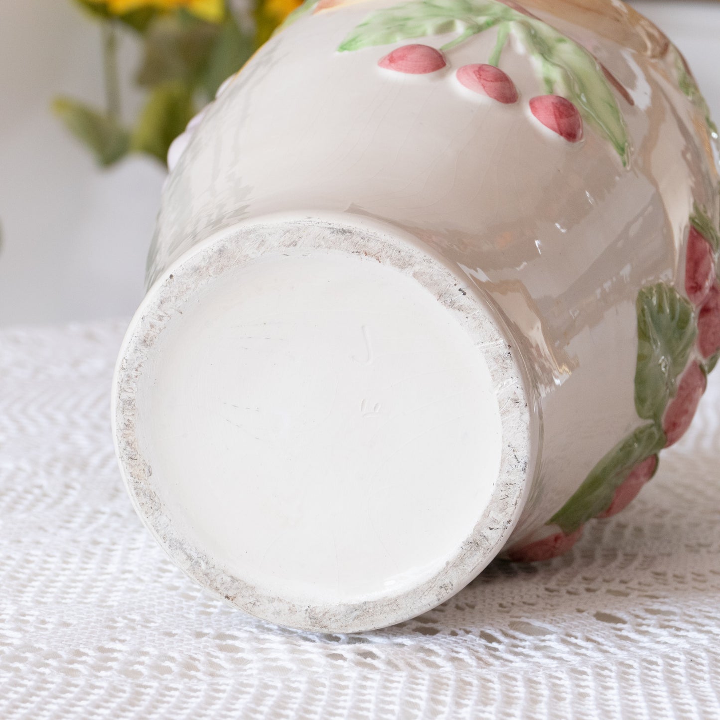 Grand vase relief tutti frutti