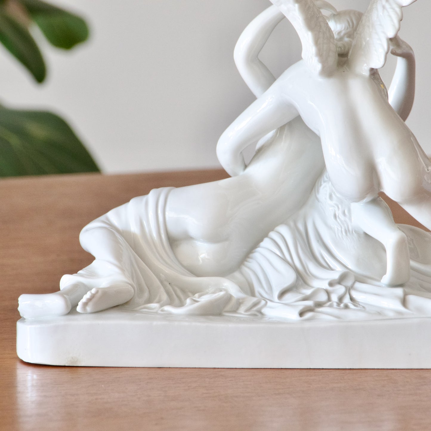 Statue en faïence "Psyché ranimée par le baiser de l'Amour (Cupidon)" - Antonio Canova