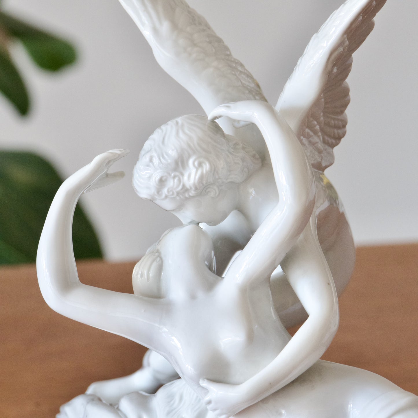 Statue en faïence "Psyché ranimée par le baiser de l'Amour (Cupidon)" - Antonio Canova