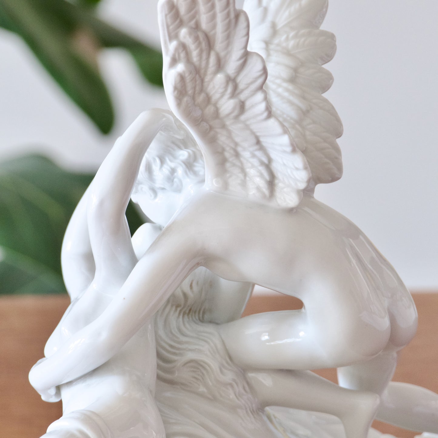 Statue en faïence "Psyché ranimée par le baiser de l'Amour (Cupidon)" - Antonio Canova