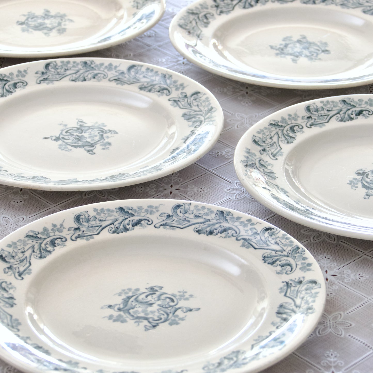5 assiettes terre de fer XIXe - Longwy "Russe"