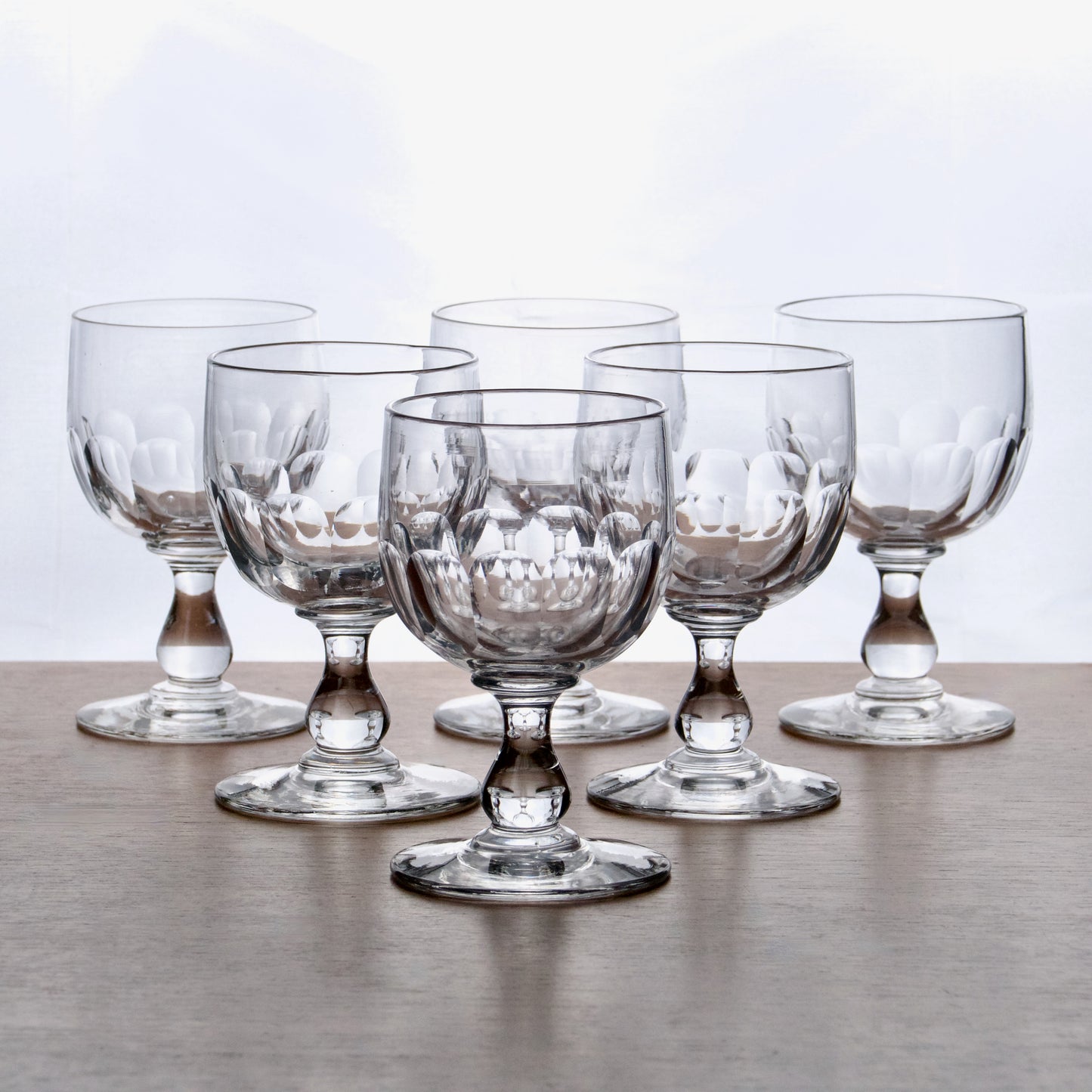 6 verres anciens soufflés bouche ciselure pétales