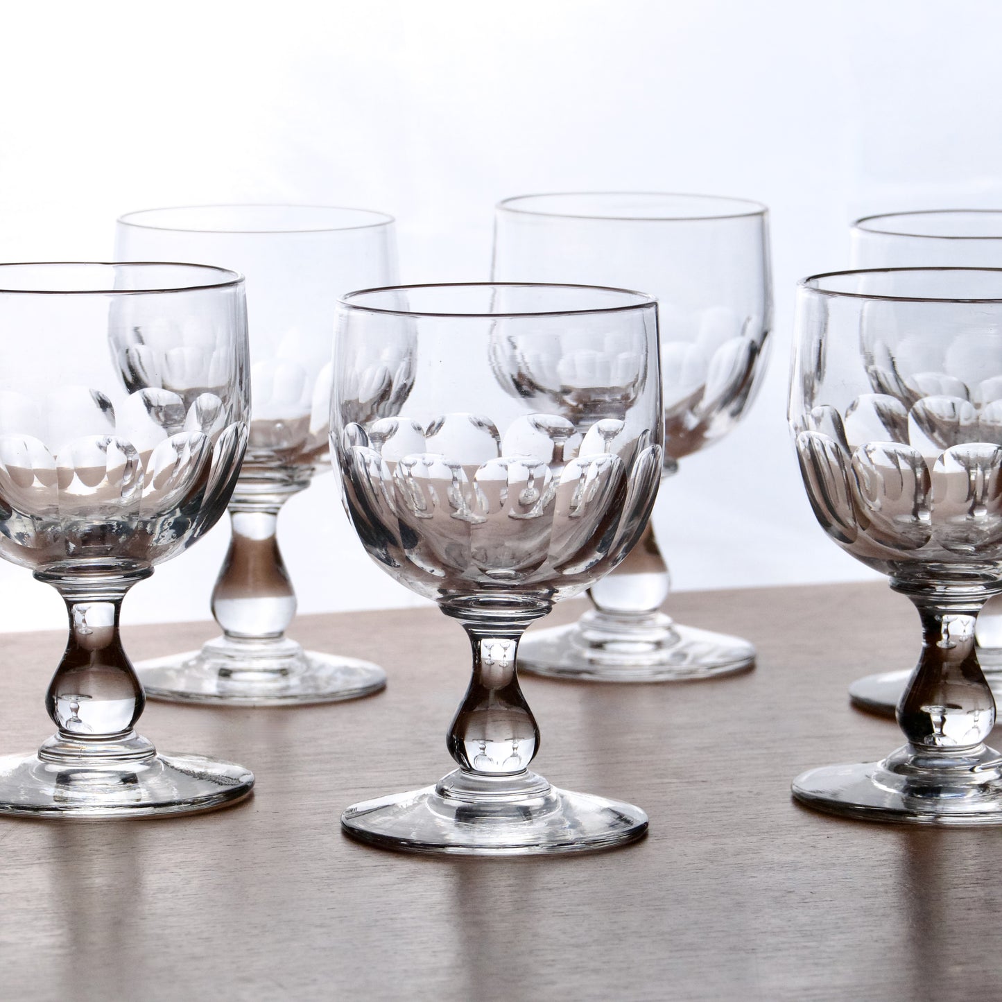 6 verres anciens soufflés bouche ciselure pétales
