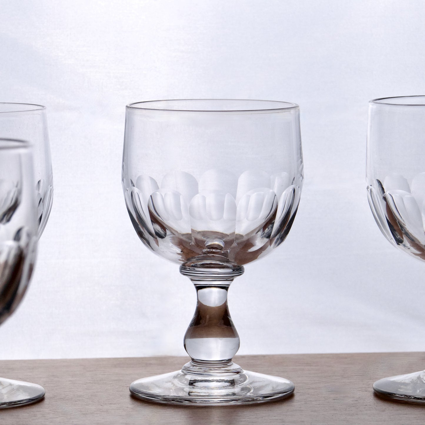 6 verres anciens soufflés bouche ciselure pétales