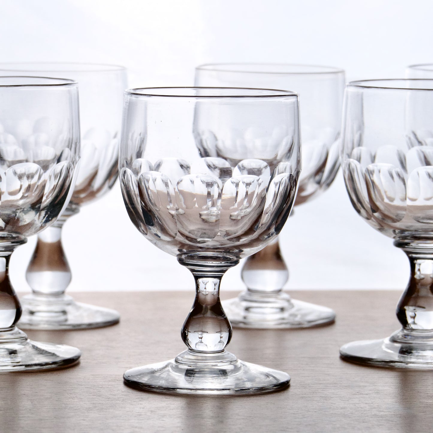6 verres anciens soufflés bouche ciselure pétales