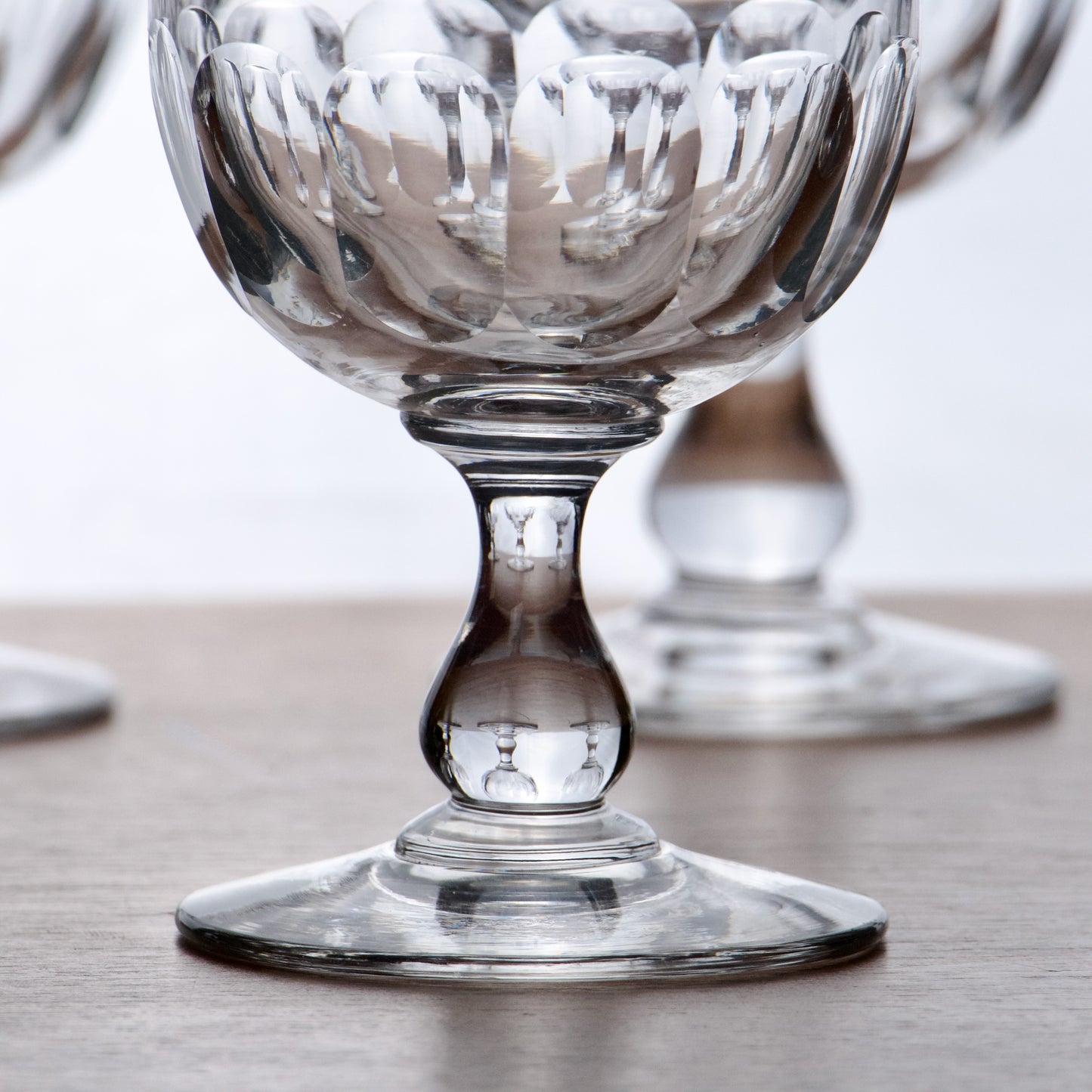 6 verres anciens soufflés bouche ciselure pétales